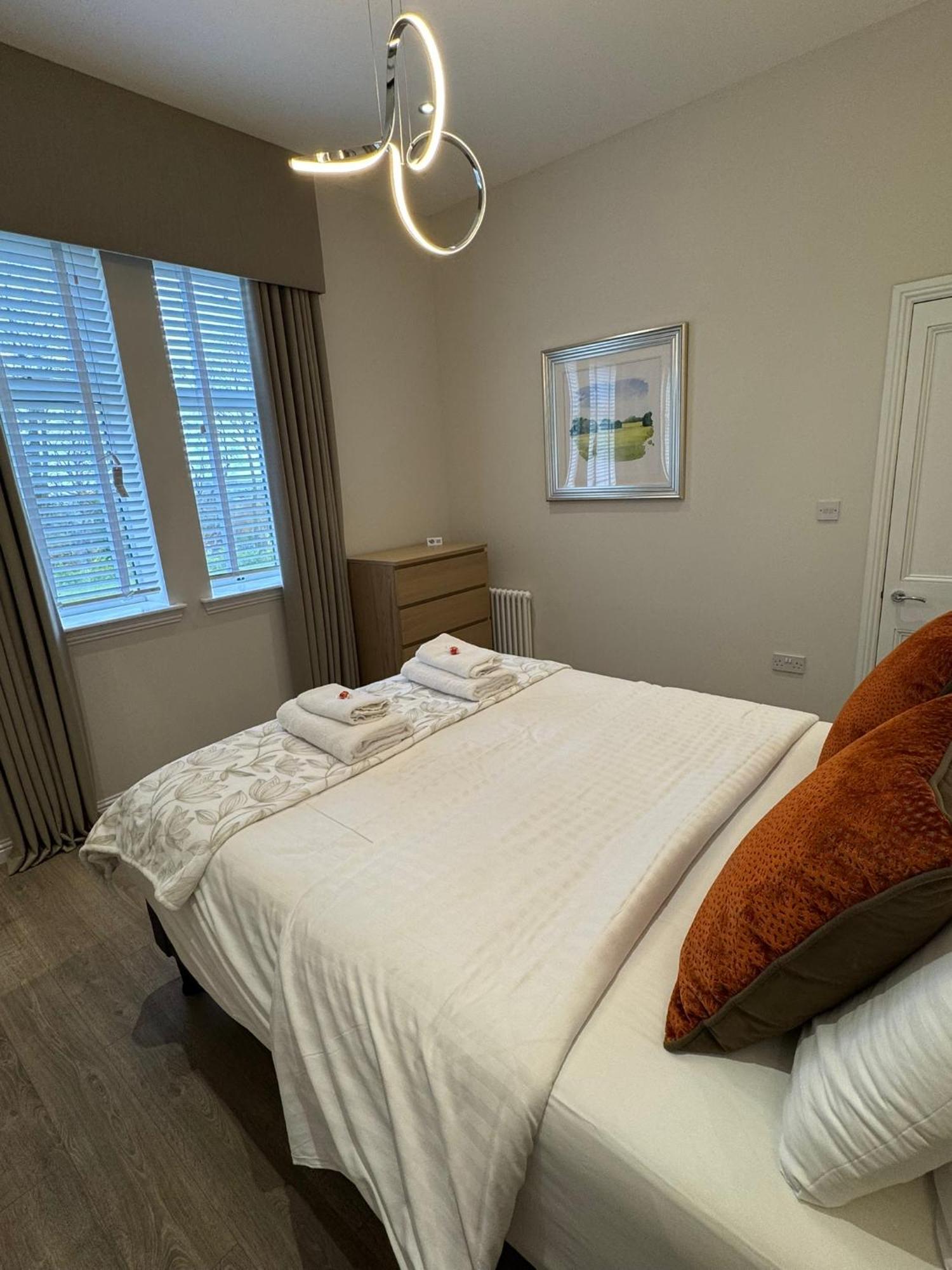 Luxury 2 Bedroom Cottage West Calder ภายนอก รูปภาพ