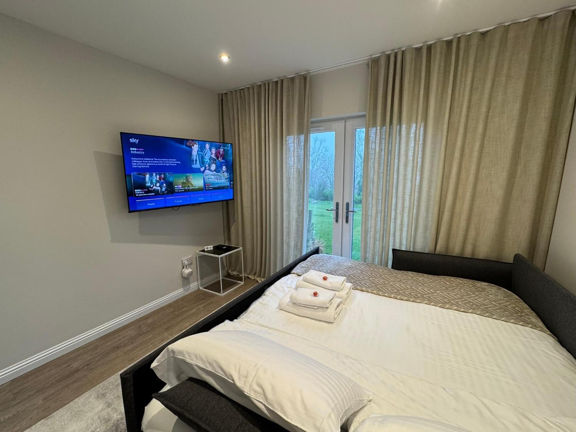 Luxury 2 Bedroom Cottage West Calder ภายนอก รูปภาพ