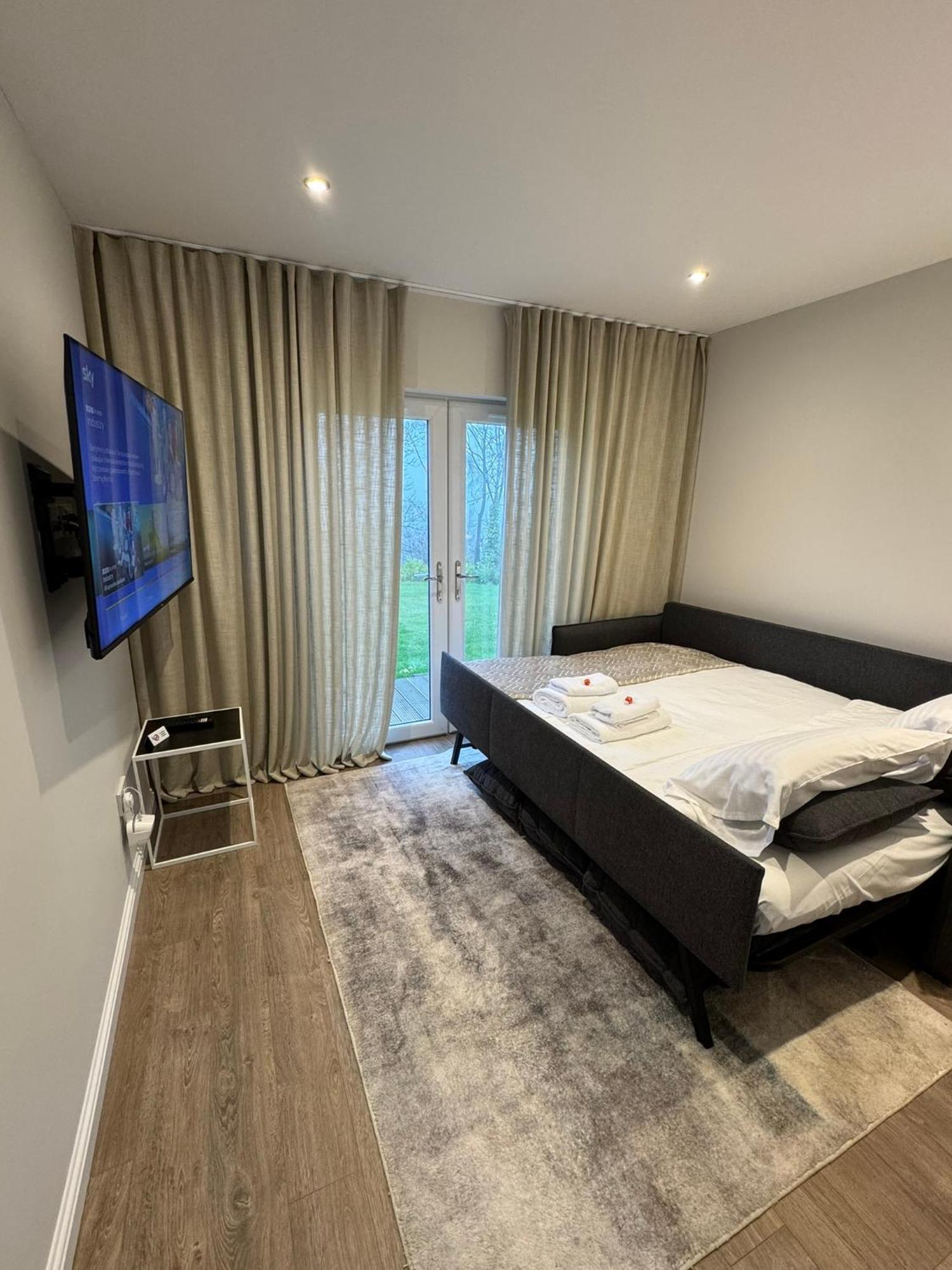 Luxury 2 Bedroom Cottage West Calder ภายนอก รูปภาพ